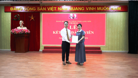 Chi bộ II, Đảng bộ Sở Tài chính tổ chức Lễ kết nạp Đảng viên mới